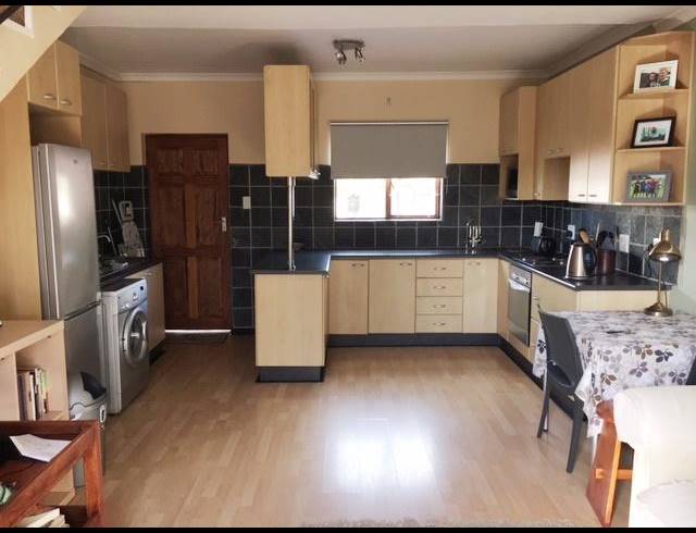 2 BEDROOM TOWNHOUSE RENTED IN CHARLO